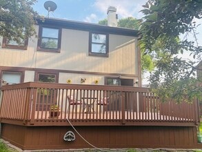 325 Shadow Bend Dr in Wheeling, IL - Building Photo - Building Photo