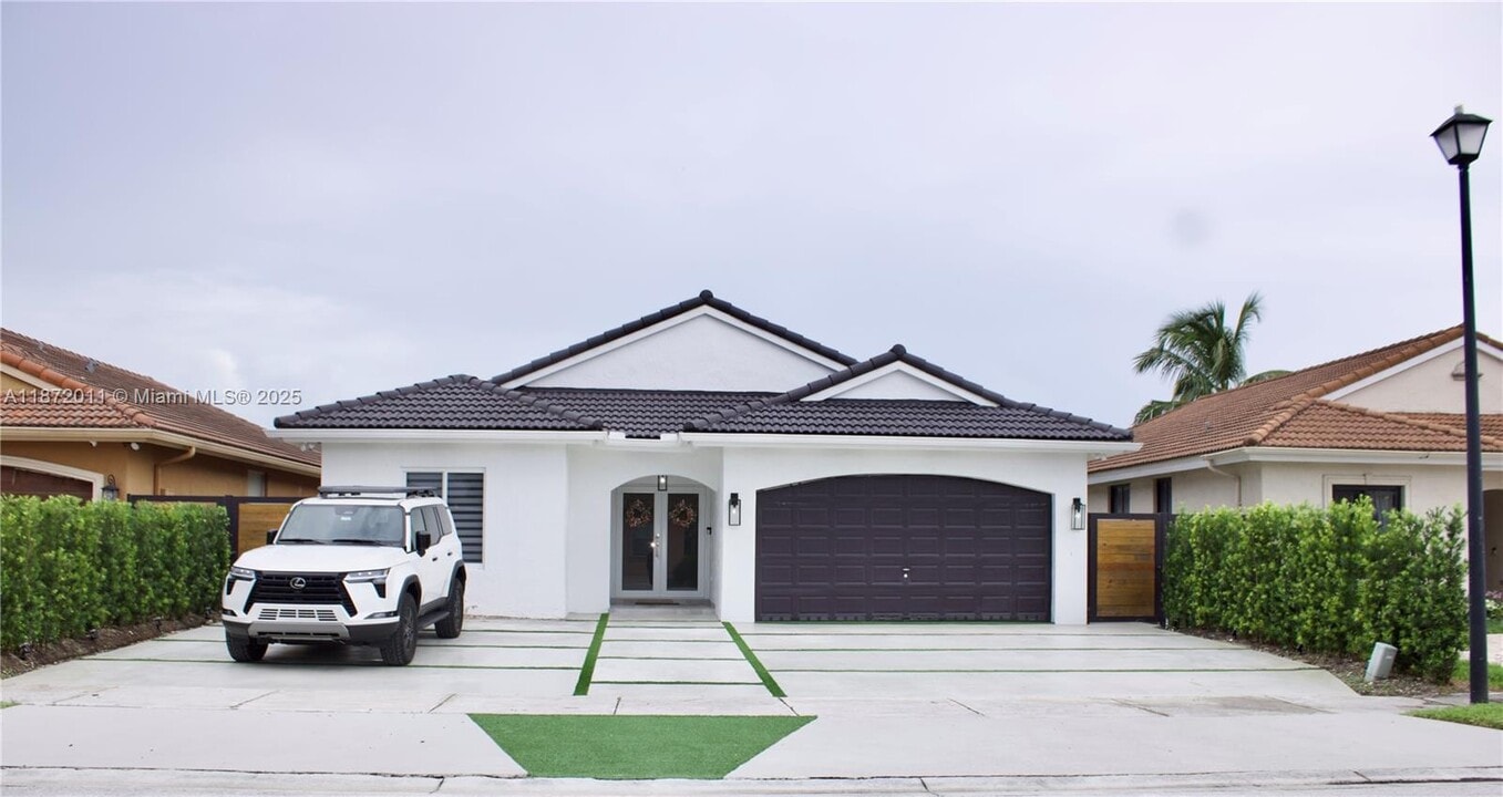 16056 SW 66th Terrace in Miami, FL - Building Photo