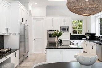 9941 SW 60th Ct in Pinecrest, FL - Building Photo - Building Photo