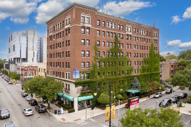 The Versailles Apartments in Chicago, IL - Building Photo - Building Photo