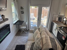 3413 Delphinium Way in Sacramento, CA - Building Photo