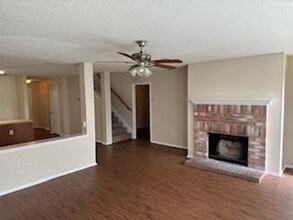 2431 Marimont Ln in Lancaster, TX - Building Photo - Building Photo