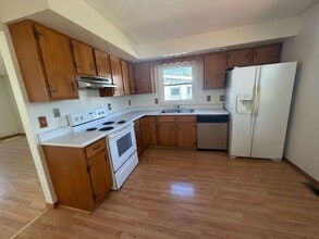 2310 Blackthorn Dr in Champaign, IL - Building Photo - Building Photo