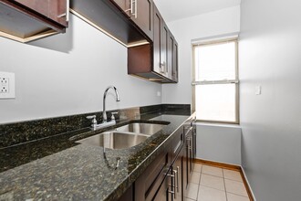 64th/Kedzie (6401-05) in Chicago, IL - Building Photo - Interior Photo