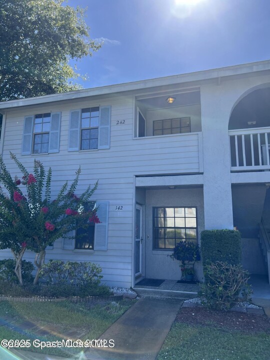 1695 Harrison St in Titusville, FL - Foto de edificio
