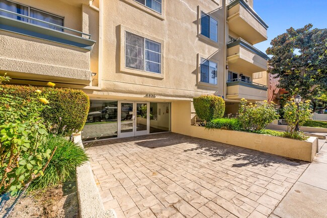 4426 Ventura Canyon Ave in Los Angeles, CA - Building Photo - Building Photo