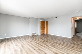 403 21st Avenue Pl, Unit 403 in Coralville, IA - Building Photo - Building Photo