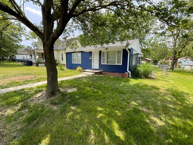 706 N Pennsylvania St in Webb City, MO - Building Photo - Building Photo