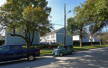 601-607 S. Oregon in Tampa, FL - Foto de edificio - Building Photo