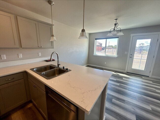 610 Mead Ave in Everson, WA - Building Photo - Building Photo