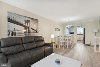 10529 Reed's Landing Cir in Burke, VA - Building Photo - Building Photo