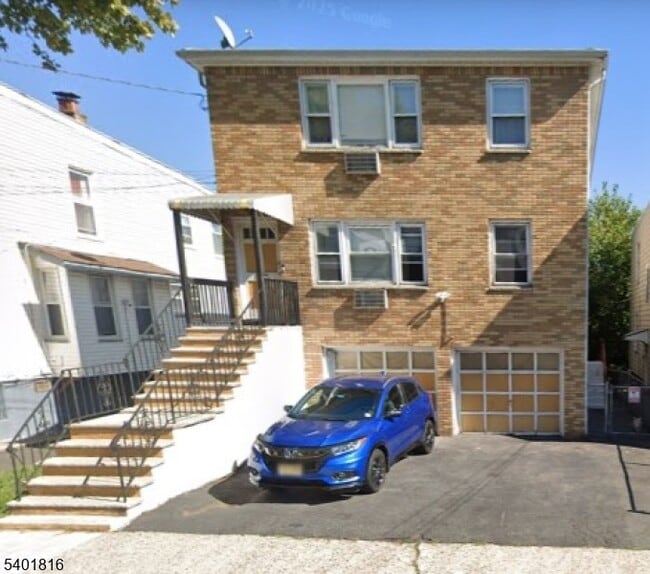 property at 32 Union Pl