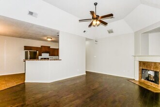 5009 Forest Oasis Ln in Memphis, TN - Foto de edificio - Building Photo