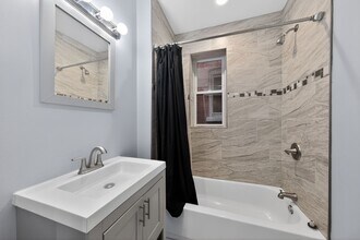 7038 S Eberhart Ave, Unit 1 in Chicago, IL - Building Photo - Building Photo