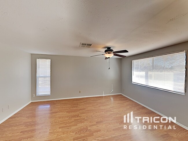 2308 N Arrowhead Dr in Chandler, AZ - Foto de edificio - Building Photo
