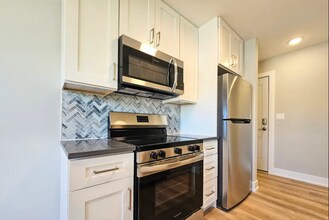 531 W Aldine Ave, Unit 312 in Chicago, IL - Building Photo - Building Photo