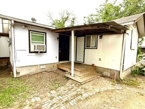 2614 Monterey Street in San Antonio, TX - Building Photo - Interior Photo