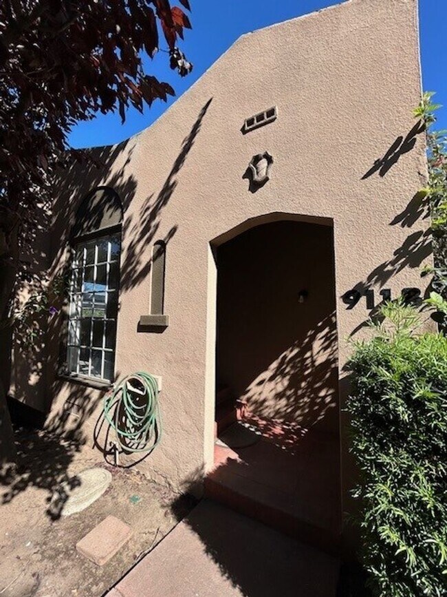 911 Santa Clara Ave-Unit -911B (Cottage) in Alameda, CA - Building Photo - Building Photo