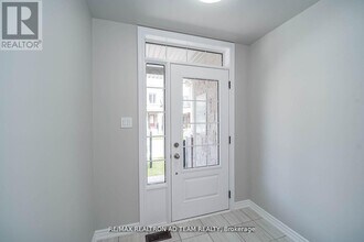 13 Hallmark Way in Whitby, ON - Building Photo - Building Photo