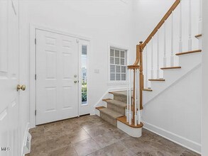 48 Lori Jean Pl in Troy, NY - Foto de edificio - Building Photo