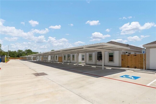 740 N Alamo Rd, Unit 2 in Edinburg, TX - Building Photo - Building Photo