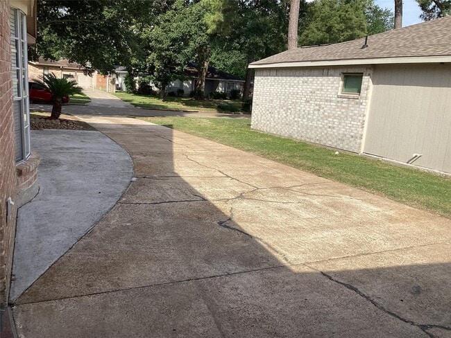2031 Millhouse Rd in Houston, TX - Building Photo - Building Photo
