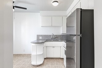 809 Flora Dr in Inglewood, CA - Building Photo - Building Photo