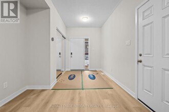 812 Demulcent Ln in Ottawa, ON - Building Photo - Building Photo