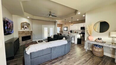 51 Yvonne Dr in Del Rio, TX - Foto de edificio - Building Photo