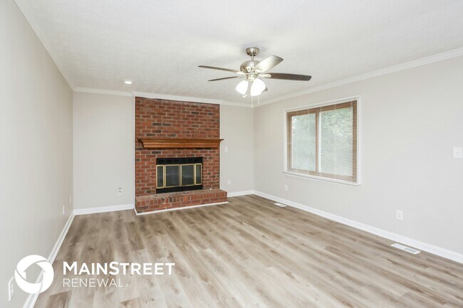 6449 Laural Bend in Stone Mountain, GA - Foto de edificio - Building Photo