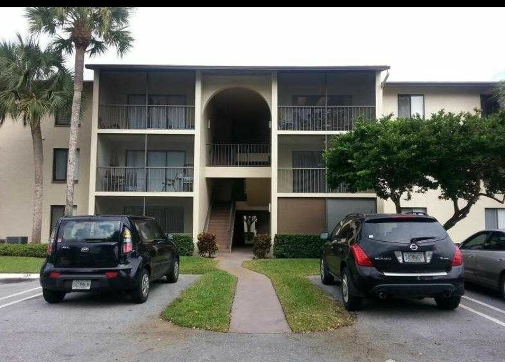 208 Foxtail Dr, Unit E1 in Greenacres, FL - Foto de edificio