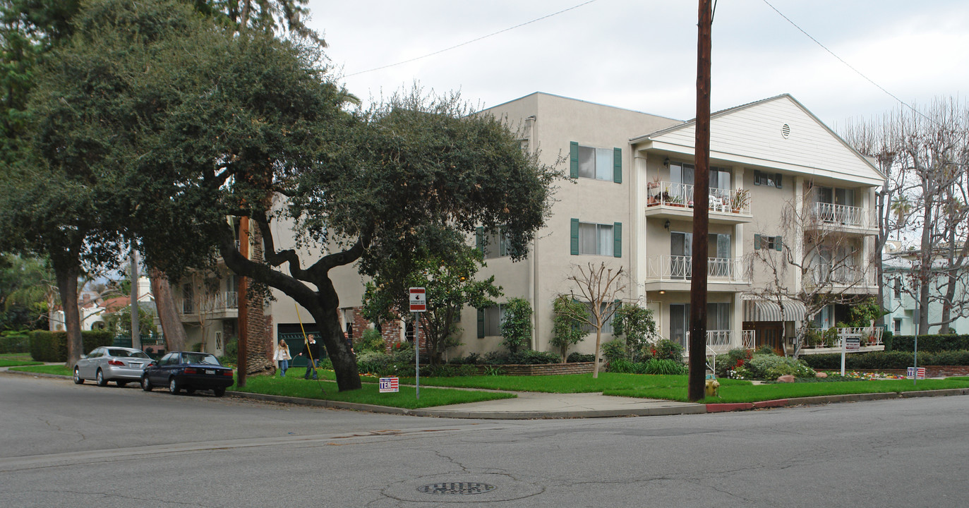 The Pinewood in South Pasadena, CA - Foto de edificio