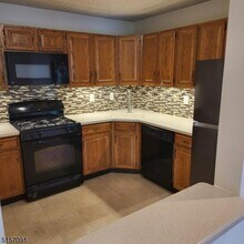 219 Rachel Ct in Franklin Township, NJ - Building Photo - Building Photo