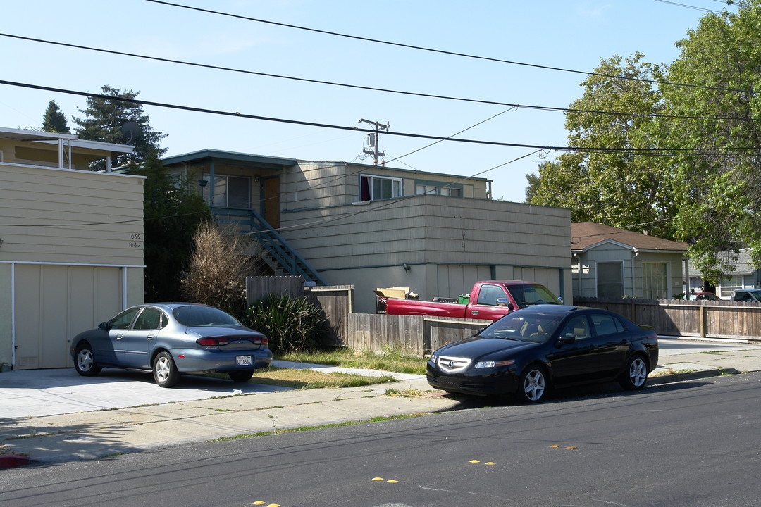 1085 Oak Ave in Redwood City, CA - Building Photo