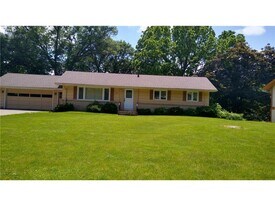 209 Valley High Rd in Burnsville, MN - Building Photo