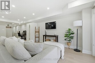 69 Pine Gate Pl in Whitby, ON - Building Photo - Building Photo