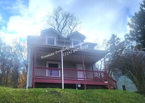 1303 Wade St in Aliquippa, PA - Building Photo
