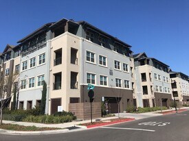 1661 Spring St in Davis, CA - Building Photo