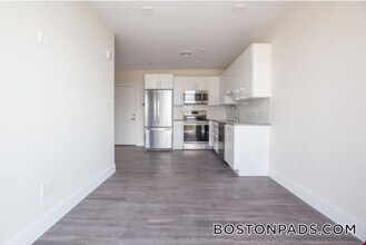 1065 Tremont St in Boston, MA - Building Photo - Building Photo