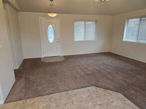 1690-1692 Nunnwood Ln in Grants Pass, OR - Building Photo - Building Photo