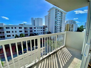 1431 Lincoln Ter in Miami Beach, FL - Foto de edificio - Building Photo