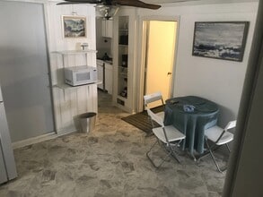 4425 N Kenton Ave, Unit Kenton Basement in Chicago, IL - Foto de edificio - Building Photo