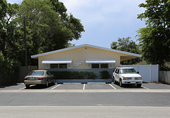 1646 Apartments in Fort Lauderdale, FL - Building Photo - Building Photo