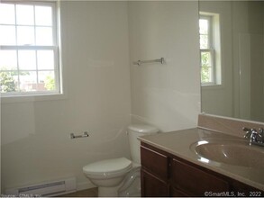 7 New St, Unit 200 in Danbury, CT - Building Photo - Building Photo