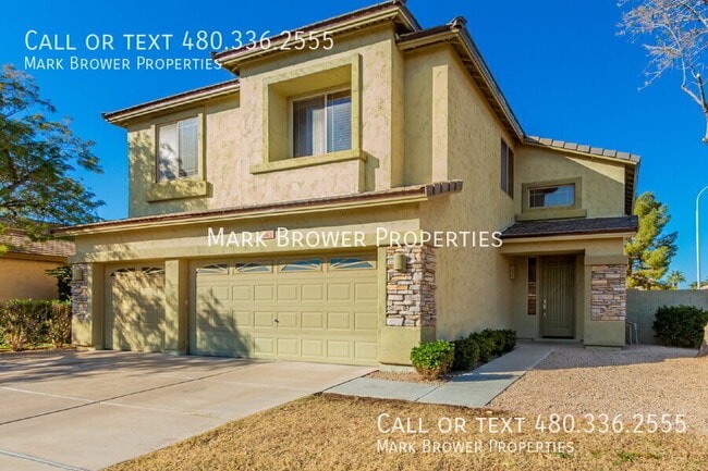 property at 1462 W. Roadrunner Dr.
