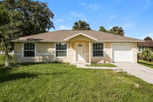 2831 2nd Ave SE in Naples, FL - Building Photo