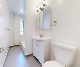 Thayer Street, Unit C51 in New York, NY - Foto de edificio - Building Photo