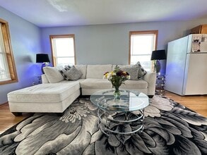2549 4th St NE, Unit B in Minneapolis, MN - Foto de edificio - Building Photo