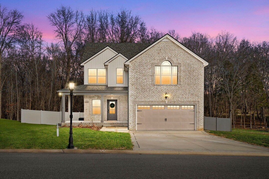 1327 Morning Star Dr in Clarksville, TN - Building Photo