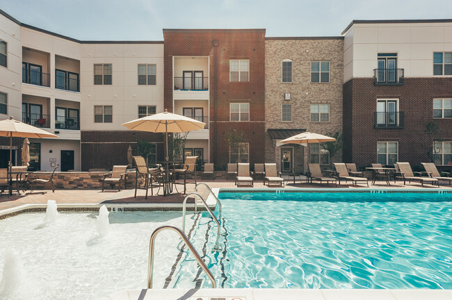 Vintage Tollgate Apartments in Thompson's Station, TN - Foto de edificio - Building Photo